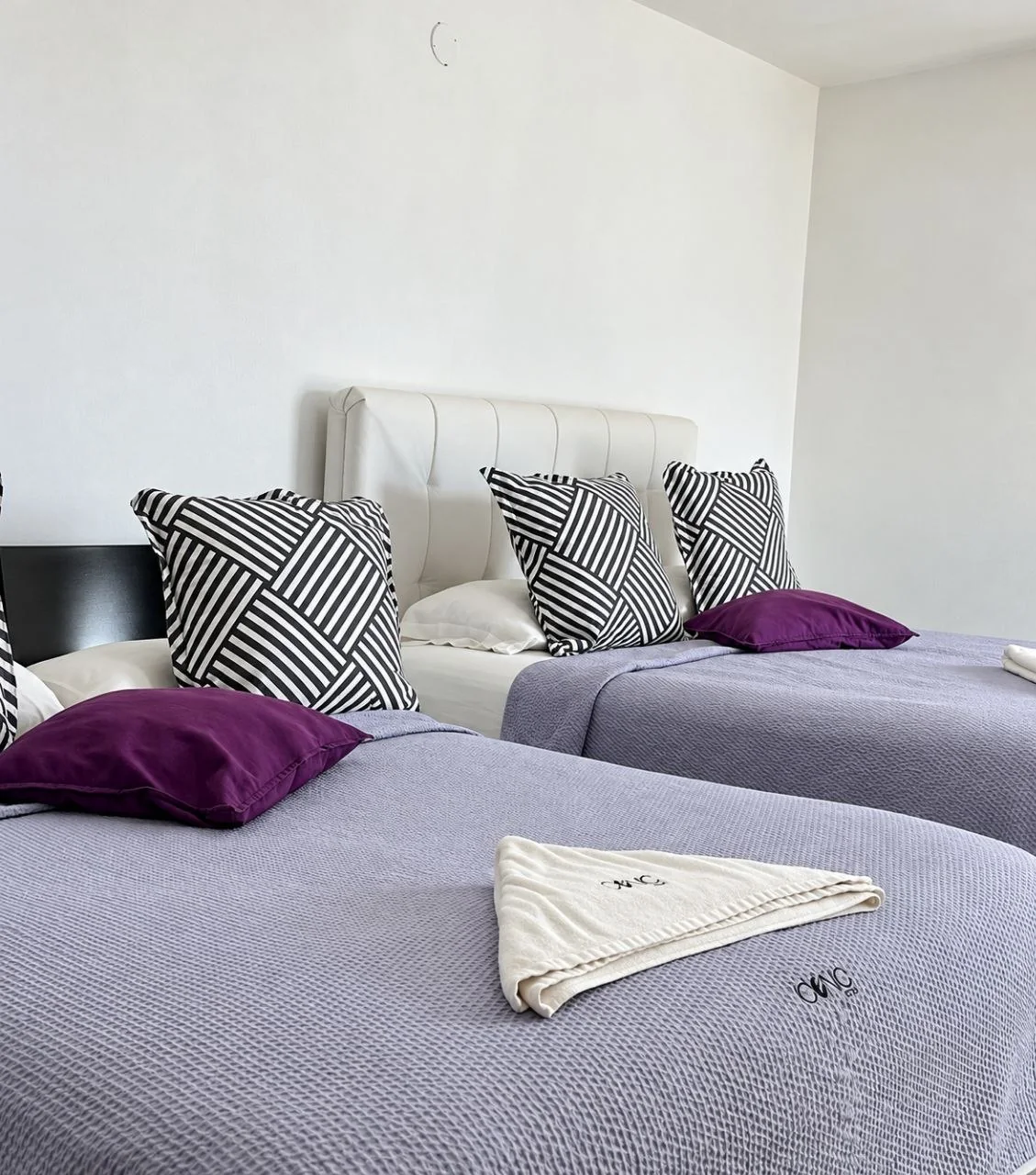 Habitación Cuádruple, vista general de las dos camas